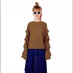 Looking to buy this shirt! I can’t find it online.